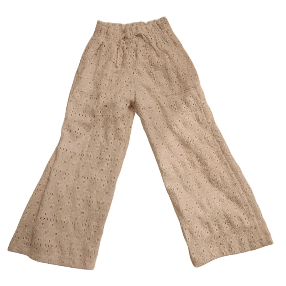 3 pieces size 6-7 2 Zara pants and art class dress